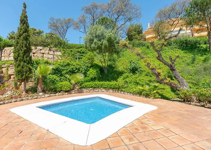 Precioso Elvira Hills. * Marbellac