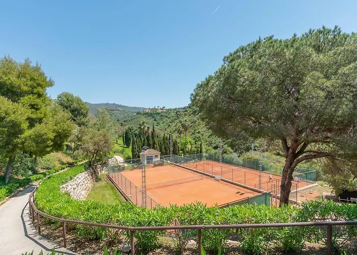 Precioso Elvira Hills. *