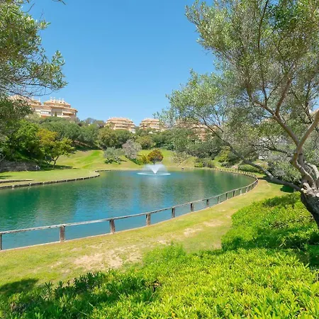 Precioso Elvira Hills