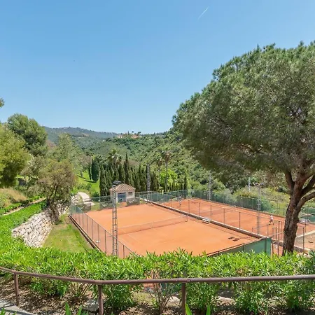 Precioso Elvira Hills *