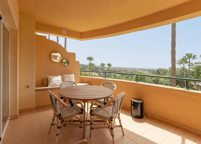 Precioso Elvira Hills