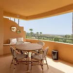Precioso Elvira Hills.
