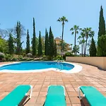 Precioso Elvira Hills. Μαρμπέλλα