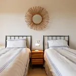 Precioso Elvira Hills. Μαρμπέλλα